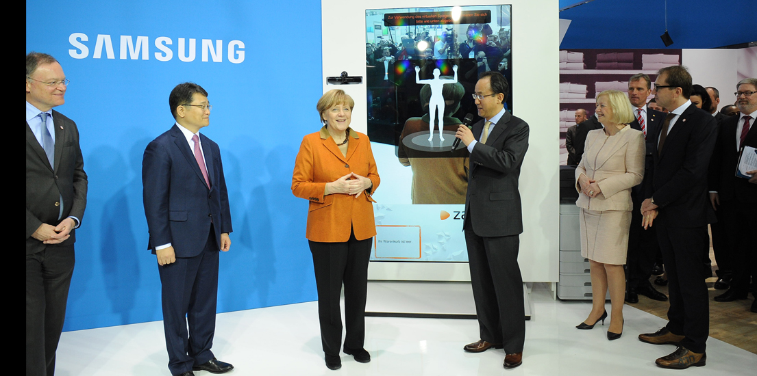 CeBIT 2014 삼성부스 이미지입니다