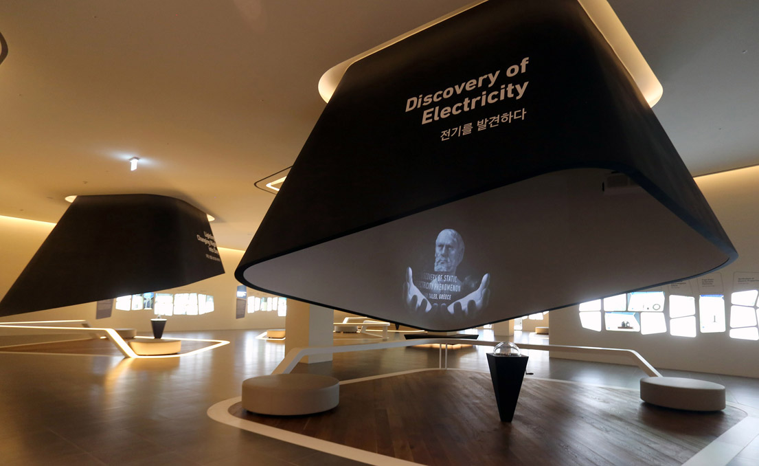 삼성전자가 전자산업 혁신의 역사와 미래를 한눈에 볼 수 있는 '삼성이노베이션뮤지엄(S/I/M)'의 문을 열었습니다.