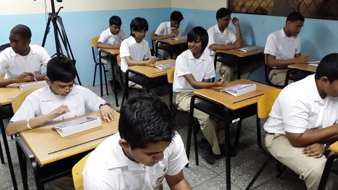 트리니다드 토바고 삼성 스쿨 태블릿(2)