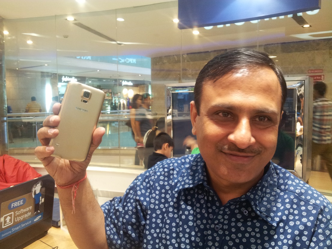 초점을 빠르게 잡아주는 갤럭시 S5. 인도에서도 인기 만점이라네요