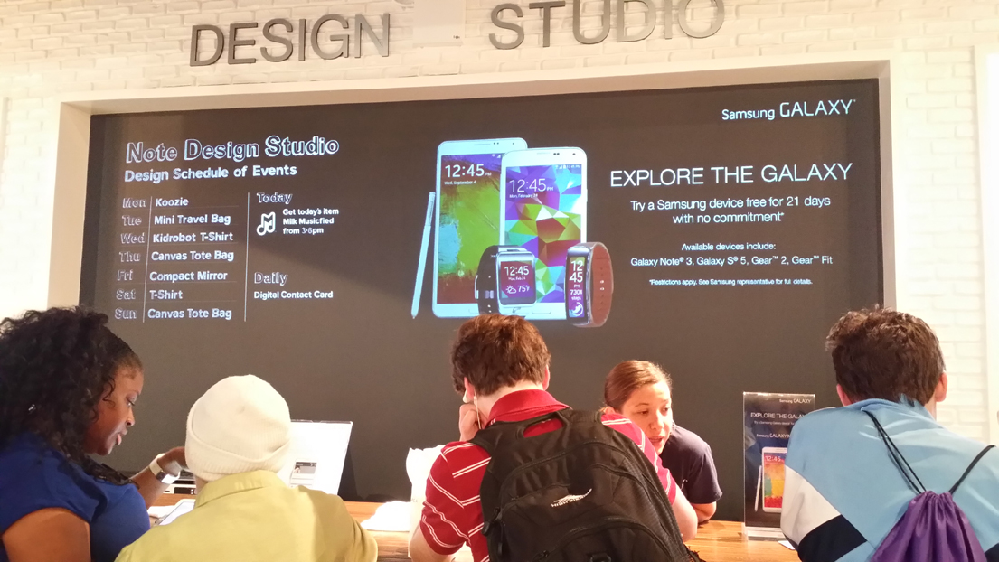 젊은 예술가의 거리에서 갤럭시를 만나다