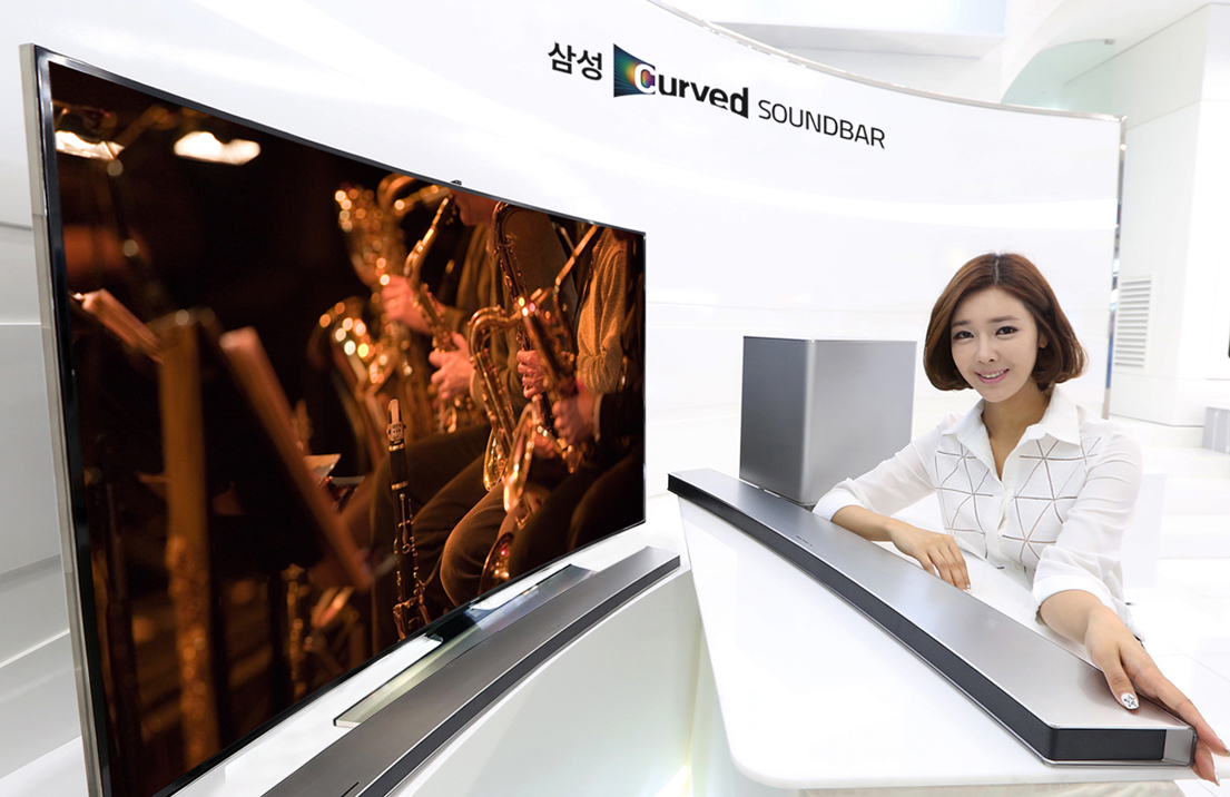 커브드 TV의 몰입감을 완성하는 '커브드 사운드바' 국내 출시