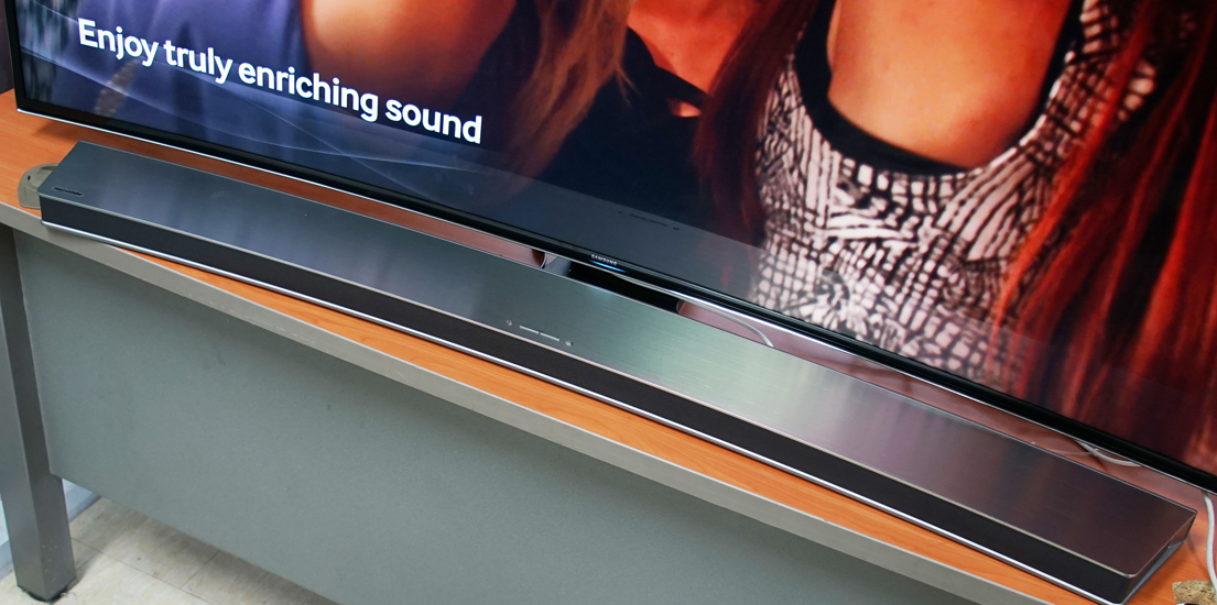 높은 몰입감을 선사하는 삼성 커브드 사운드바 HW-H7501