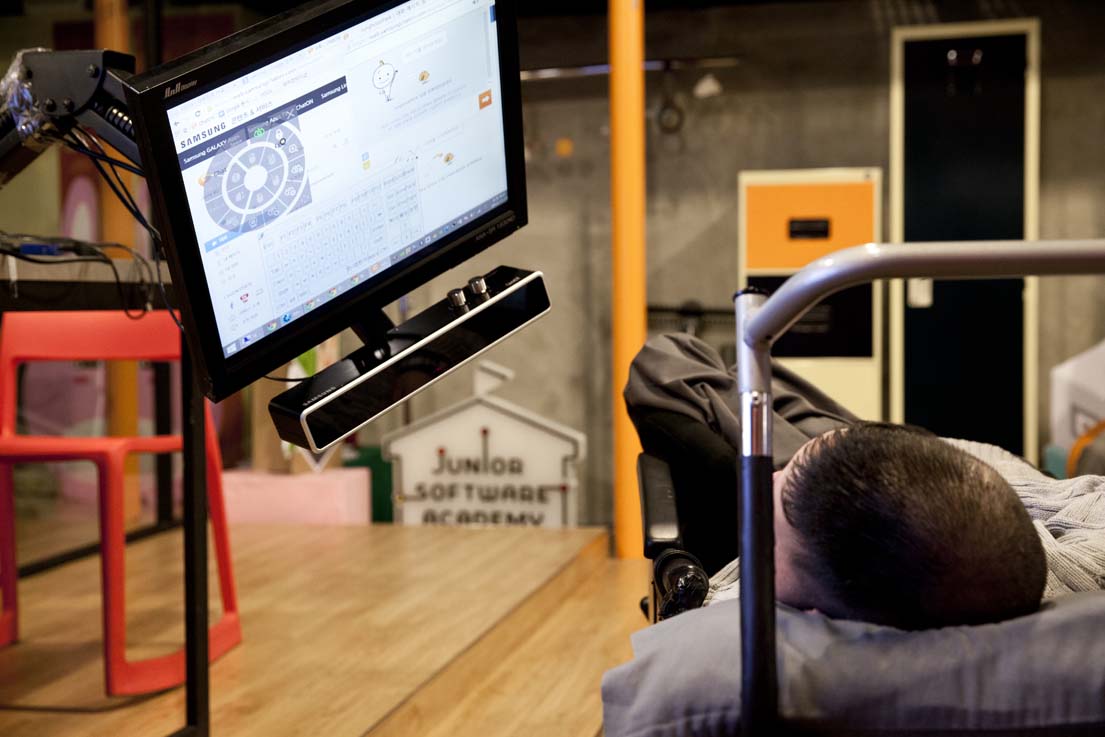 안구마우스를 사용하는 신형진씨