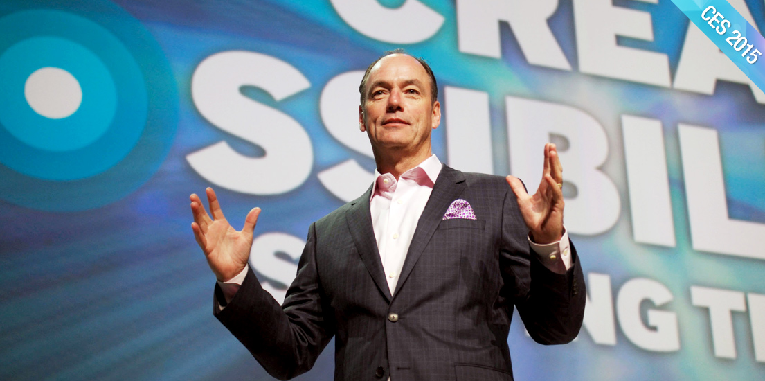 삼성전자가 5일(현지시간) 세계 최대 소비자가전 전시회 ‘CES 2015’가 열리는 미국 라스베이거스에서 프레스 컨퍼런스를 열고, 소비자가 꿈꾸는 삶을 실현시키는데 기여하겠다는 비전을 제시한다. 사진은 'CES 2015' 프레스 컨퍼런스 행사에서 삼성전자 미국법인 팀 백스터 부사장이 삼성전자의 새로운 제품들을 선보이는 모습.