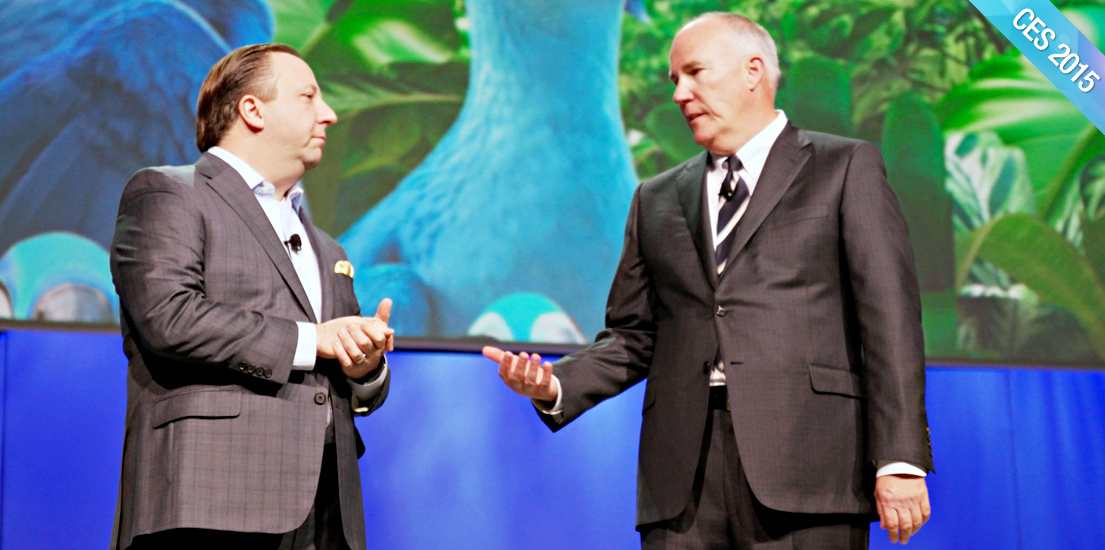 삼성전자 미국법인 부사장과 21세기폭스사 홈엔터테인먼트부문 관계자가 CES 2015 프레스 컨퍼런스 무대에서 UHD 얼라이언스 결성 소식을 전하고 있습니다.