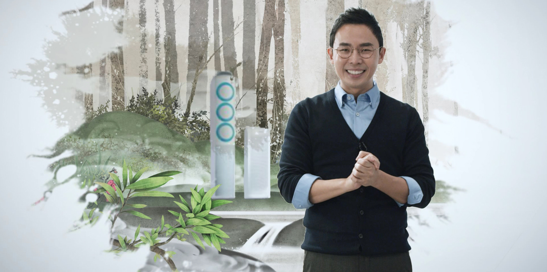 설민석 강사 뒤편으로 깨끗한 자연의 모습과 삼성 스마트 에어컨 Q9000, 공기청정기 블루스카이 AX7000 제품 사진이 보입니다.