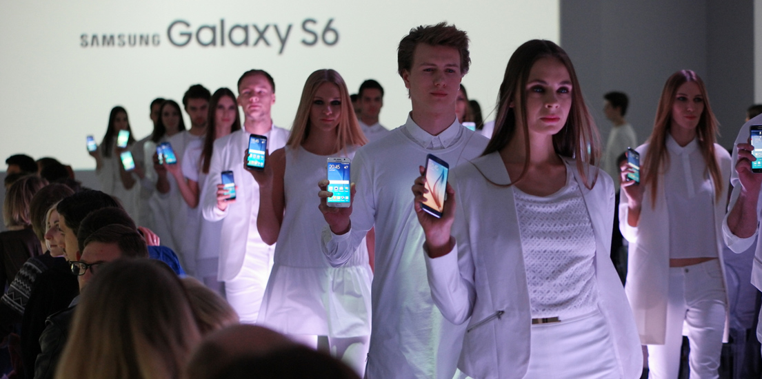 패션쇼 형식으로 진행된 러시아의 갤럭시 S6 월드투어 장면입니다.