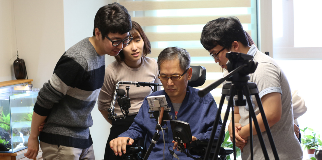 삼성전자, 상지 장애인을 위한 스마트폰 솔루션 '두웰' 개발