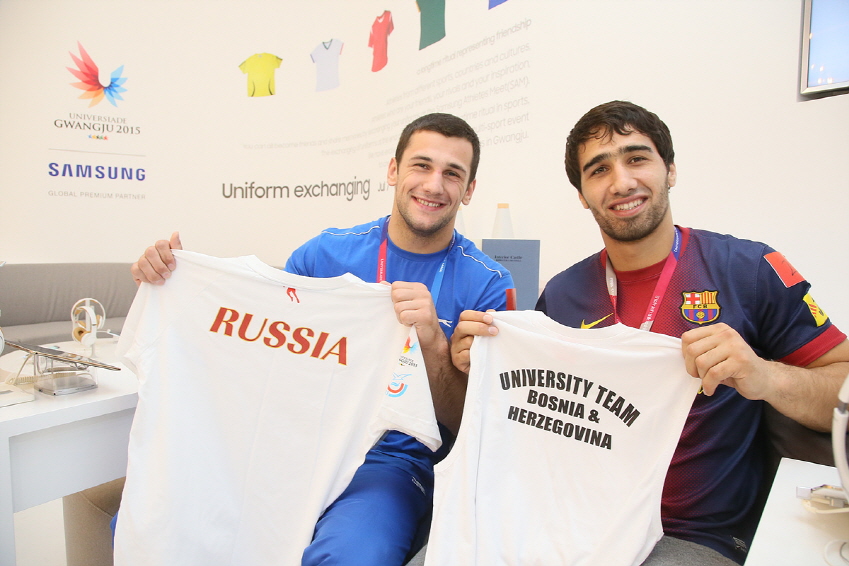 광주유니버시아드 유니폼 교환