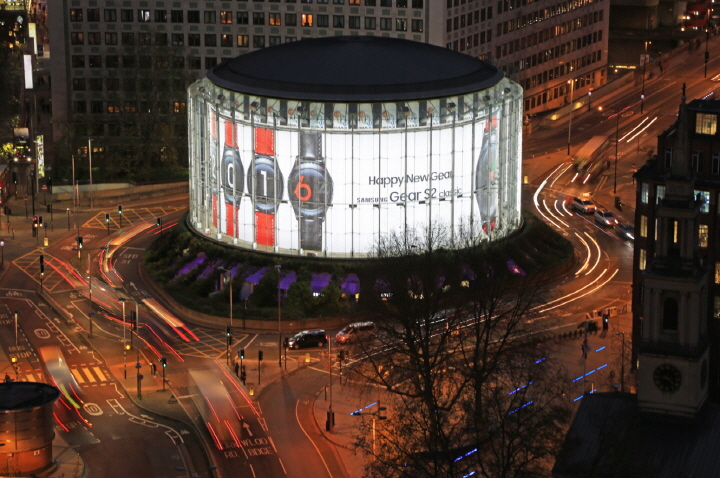 기어 S2와 함께하는 각국 연말 풍경을 소개합니다
