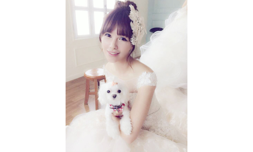 리제씨가 웨딩드레스를 입고 촬영한 화보 사진