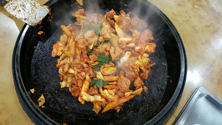 춘천의 맛과 향에 빠지고 싶다면? "닭갈비 먹으러 오라고 전해라~♪"