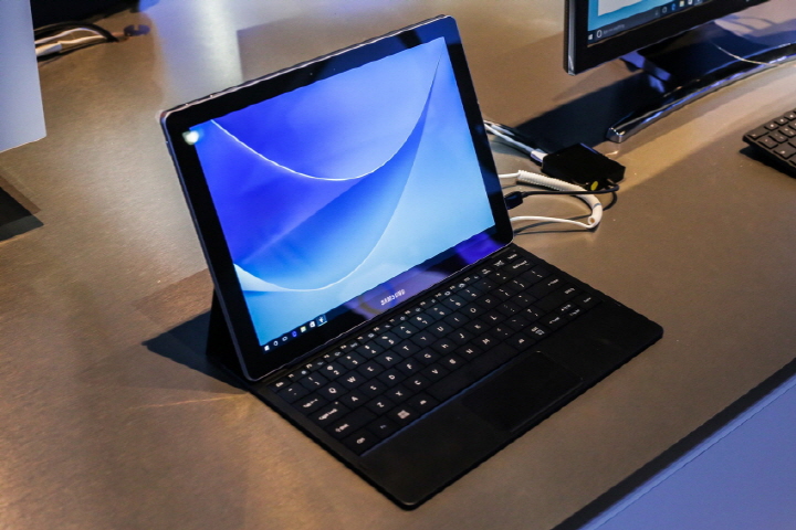 노트북과 태블릿의 장점을 모두 즐기다! ‘갤럭시 탭 프로 S’