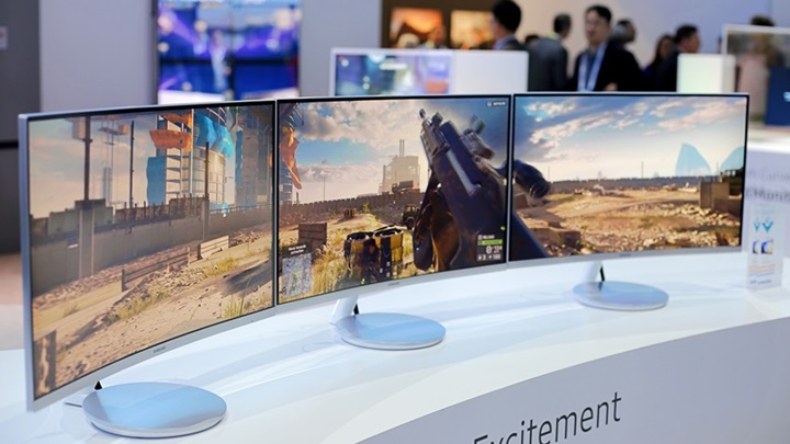 2016년형 커브드 모니터로 즐기는 생생한 게임! 게이머의 로망 가득했던 ‘CES 게이밍룸’