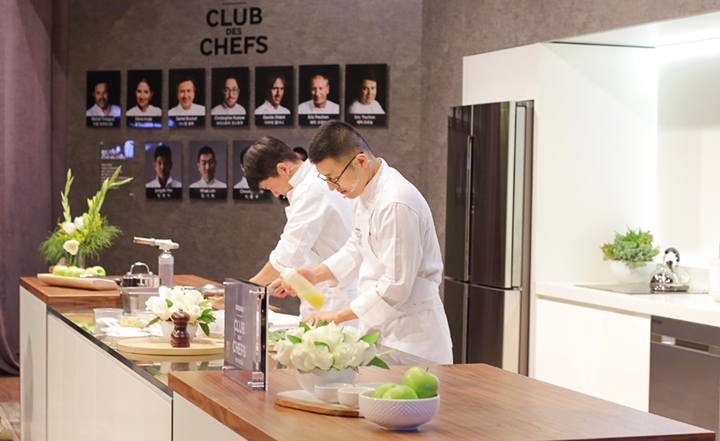 스타 셰프와 함께한 ‘패밀리 허브 냉장고’ 공개 현장! 사물인터넷은 맛있다?