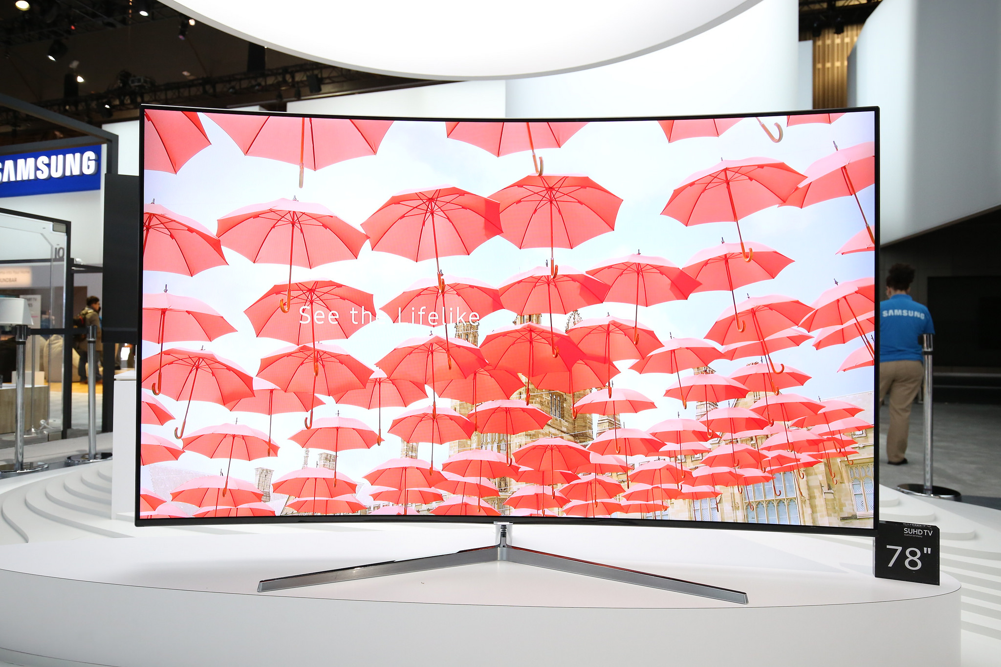 [CES 2016] ‘현존하는 최고 화질’ 삼성 SUHD 퀀텀닷 TV, 360도 어느 방향에서 봐도 감출 수 없는 아름다움