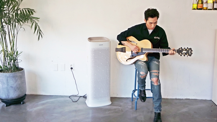 "제 노래가 슬픈 이유요?" 가수 김필이 말하는 '나의 삶, 나의 음악'