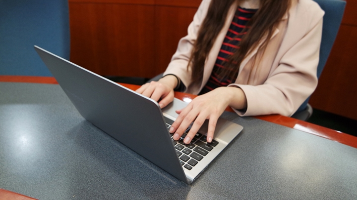 "가벼운데 막강하네... 은근 ‘잇(IT)’ 아이템!" 여대생 A의 삼성 노트북9 메탈 사용기