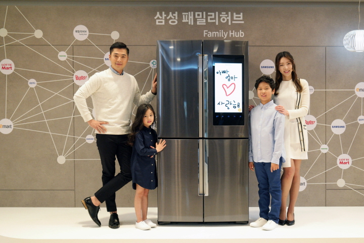 주방을 ‘가족 생활의 중심’으로 만들 신개념 냉장고 삼성 ‘패밀리 허브’ 출시
