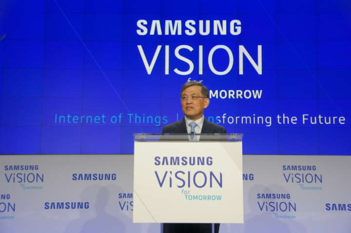 21일(현지시간) 권오현 삼성전자 대표이사 부회장이 미국 워싱턴 D.C. 소재 워싱턴 포스트지 본사에서 열린 'IoT 정책 포럼'에서  ‘인간 중심의 IoT’ 를 주제로 기조 연설을 하고 있는 모습