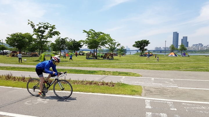 라이딩 하는 모습