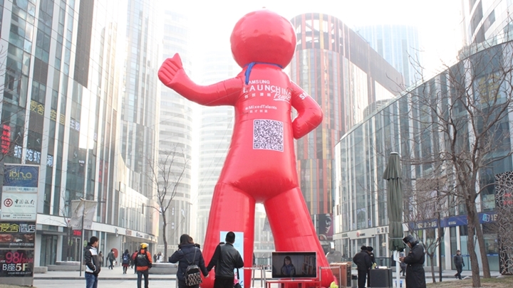 무단횡단 사고, 이제 그만! 초대형 빨간 인형이 나타났다 론칭피플 믹스드 탤런트 5편 중국편