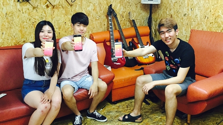 험온 베타 버전을 실제로 사용해본 고려대학교 밴드 동아리 ‘아드레날린’ 멤버들. 정민지∙심의재∙송성인씨