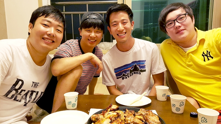 간만에 모두 모인 셰어하우스 4인방. (왼쪽부터)허건, 남근호, 박기완, 조현호(25)씨