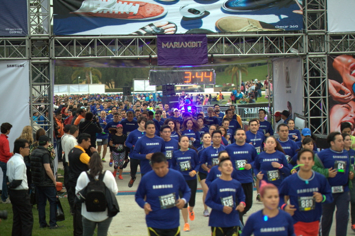 23일(현지시간) 멕시코시티(Mexico City) 승마 경기장(Hipodromo de Las America)에서 열린 ‘나이트 런(Night Run)’ 행사에 약 2500여 명 소비자가 참석해 성황을 이루었다