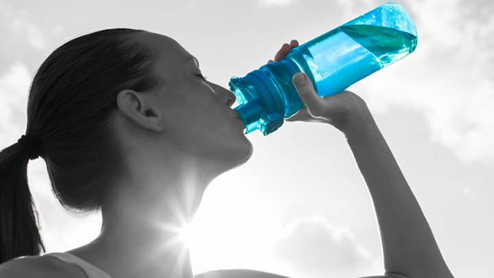 물 마시는 이미지