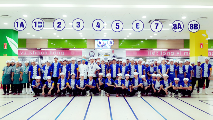 SEVT 구내식당 1구역 직원들이 삼성전자 뉴스룸을 위해 자리를 함께했습니다