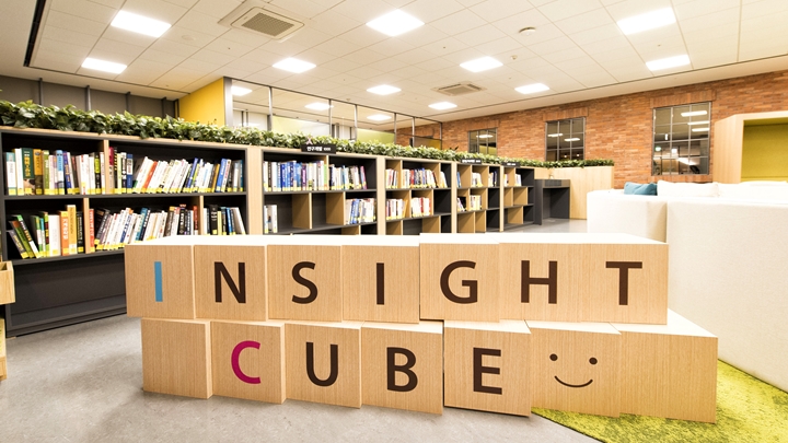 임직원 기증 도서로 꾸민 ‘인사이트 큐브’ 존