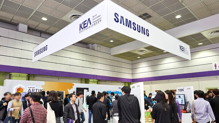 서울 코엑스에 마련된 ‘IoT 이노베이션 챌린지’ 본선 출품작 전시 공간.