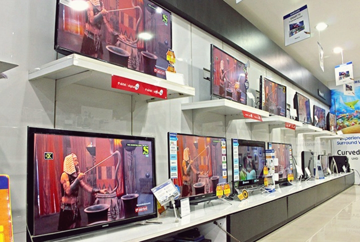 매장 한쪽 벽면을 가득 채운 삼성 TV들