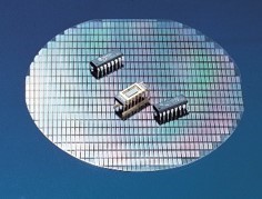 삼성전자가 1983년 개발에 성공한 64Kb D램