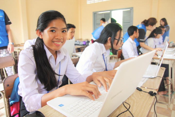 노트북 앞에 앉은 제 모습, 어때요? 제법 그럴듯하죠?