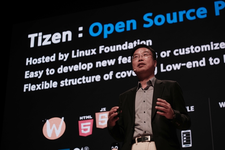 삼성 오픈소스 컨퍼런스에서 삼성전자 소프트웨어센터 이효건 부사장이 컨퍼런스 첫날 기조 연설을 하고있다.