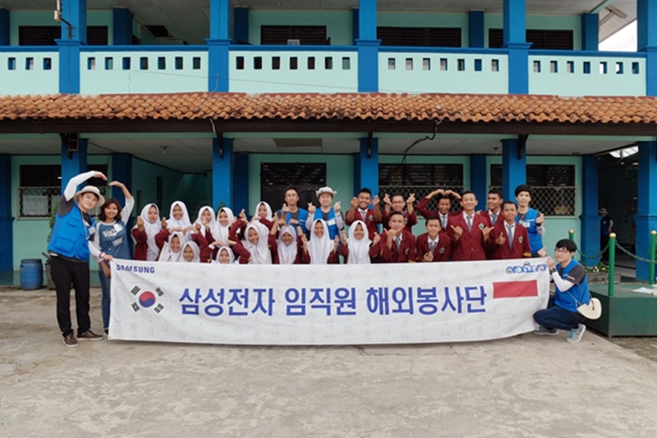 삼성전자 임직원 해외봉사단 인도네시아 만두아고교 사람들 단체 사진