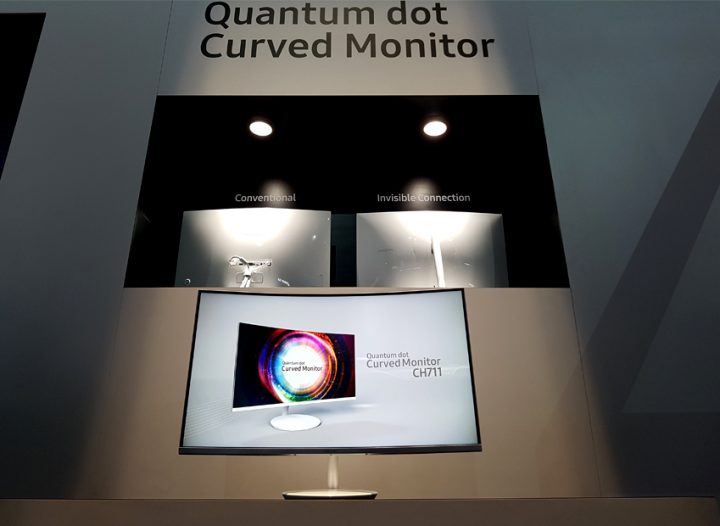 퀀텀닷 커브드 모니터 이미지