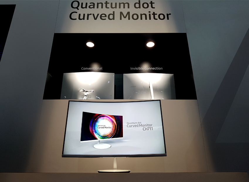 퀀텀닷 커브드 모니터 이미지