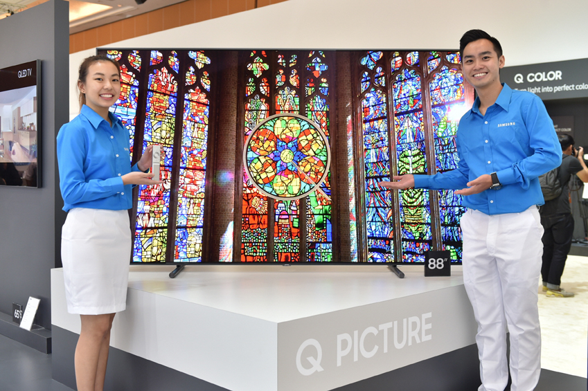 인터넷 연결 없이 스마트 TV 인기 기능을 즐길 수 있는 '커넥티드 TV'를 소개하고 있는 모델들