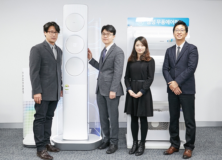 삼성전자 생활가전사업부 개발팀 수석 윤인철, 삼성전자 생활가전사업부 에어컨 PM 사원 정유리,삼성전자 생활가전사업부 개발팀 수석 정오근,삼성전자 생활가전사업부 에어컨 PM 차장 이동욱 단체사진