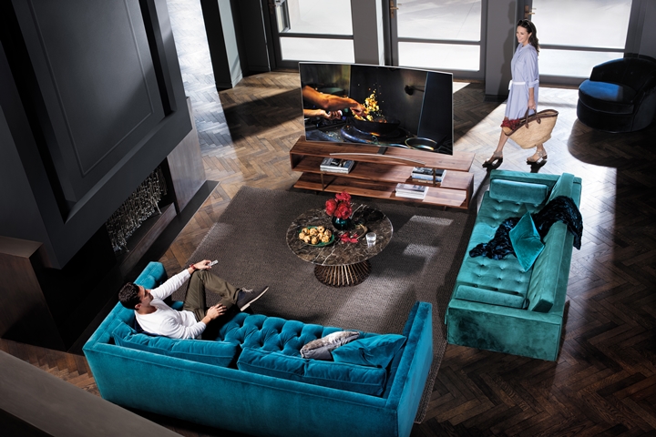 QLED TV로 스타일링 하는 더 넓어 보이는 거실 인테리어 팁 거실 사진