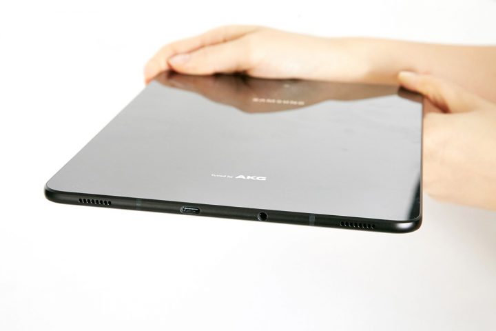 갤럭시 탭 S3 사진이다.