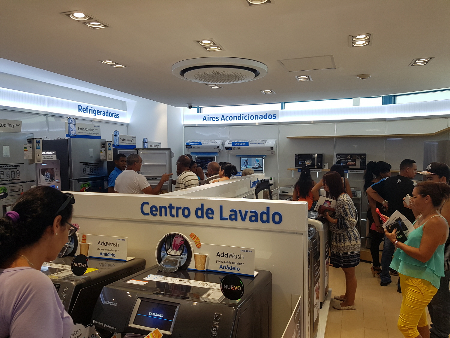 쿠바 아바나에 위치한 삼성 브랜드샵