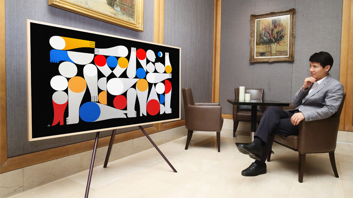 더프레임을 보는 남자