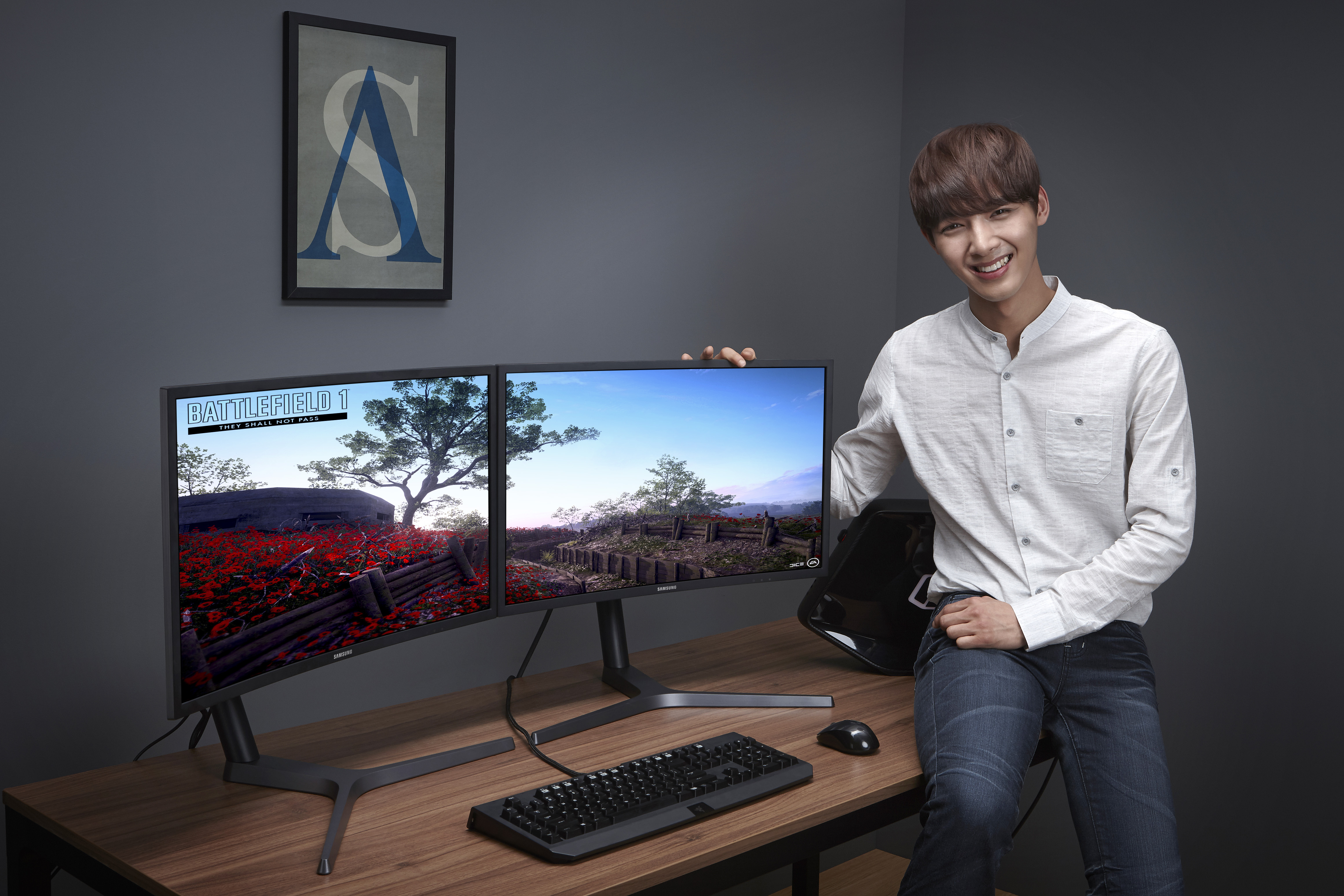 모델과 모니터의 모습