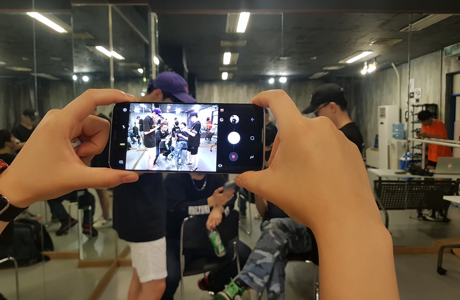 갤럭시 S8으로 촬영한 댄스동아리 칼군무