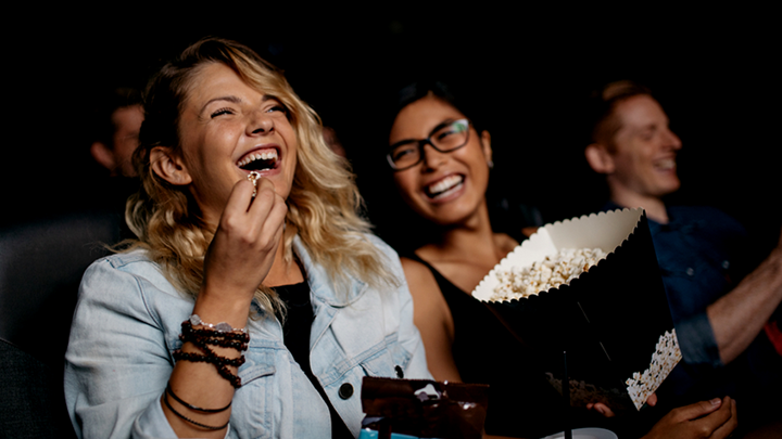 영화를 보는 관객들